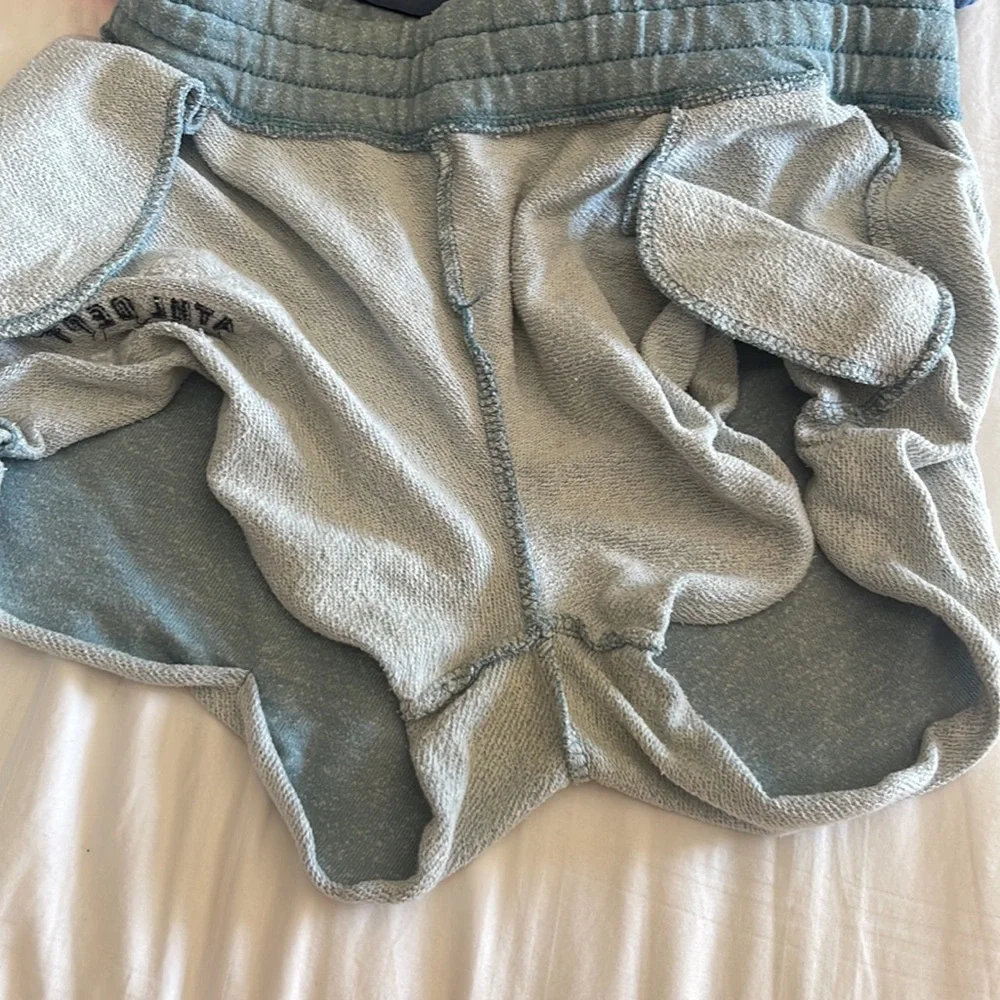 Shorts - Picture 3 of 3